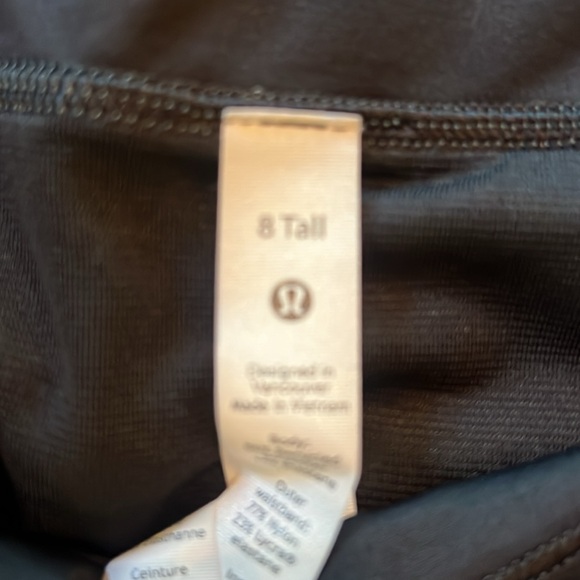 Lululemon Shorts Size 8 tall - Picture 2 of 3